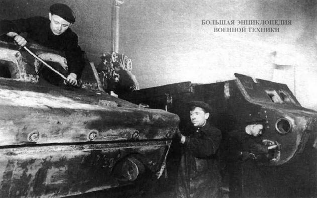 Изготовление бронекорпусов для танков КВ-1 на заводе № 200. Челябинск, зима 1942 года.