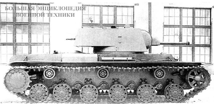 Кадр кинохроники - танк КВ-220 с башней от КВ-1. Кировский завод, октябрь 1941 года.