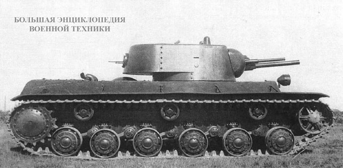 Первый опытный образец танка КВ (машина У-О) перед отправкой в Москву. Сентябрь 1939 года.