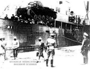 Выгрузка танков в порту Триполи. 10 марта 1941 года