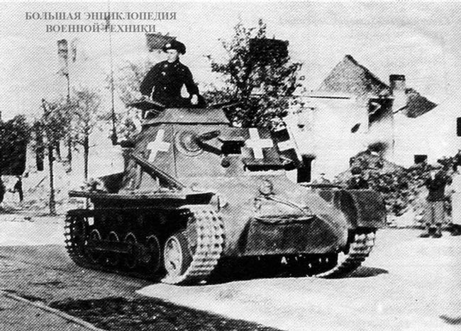 Командирский танк KLPz-Bf Wg. на улице одного из польских городов. 1939 год