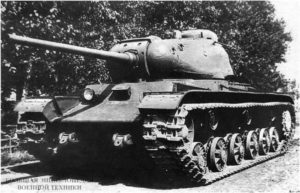 Общий вид первого экземпляра танка КВ-85. Челябинск, завод № 100, лето 1943 года.