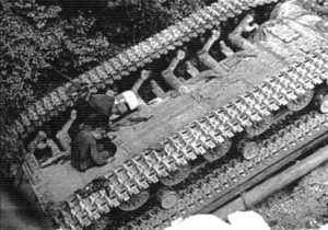 Перевернувшийся танк Т-10М
